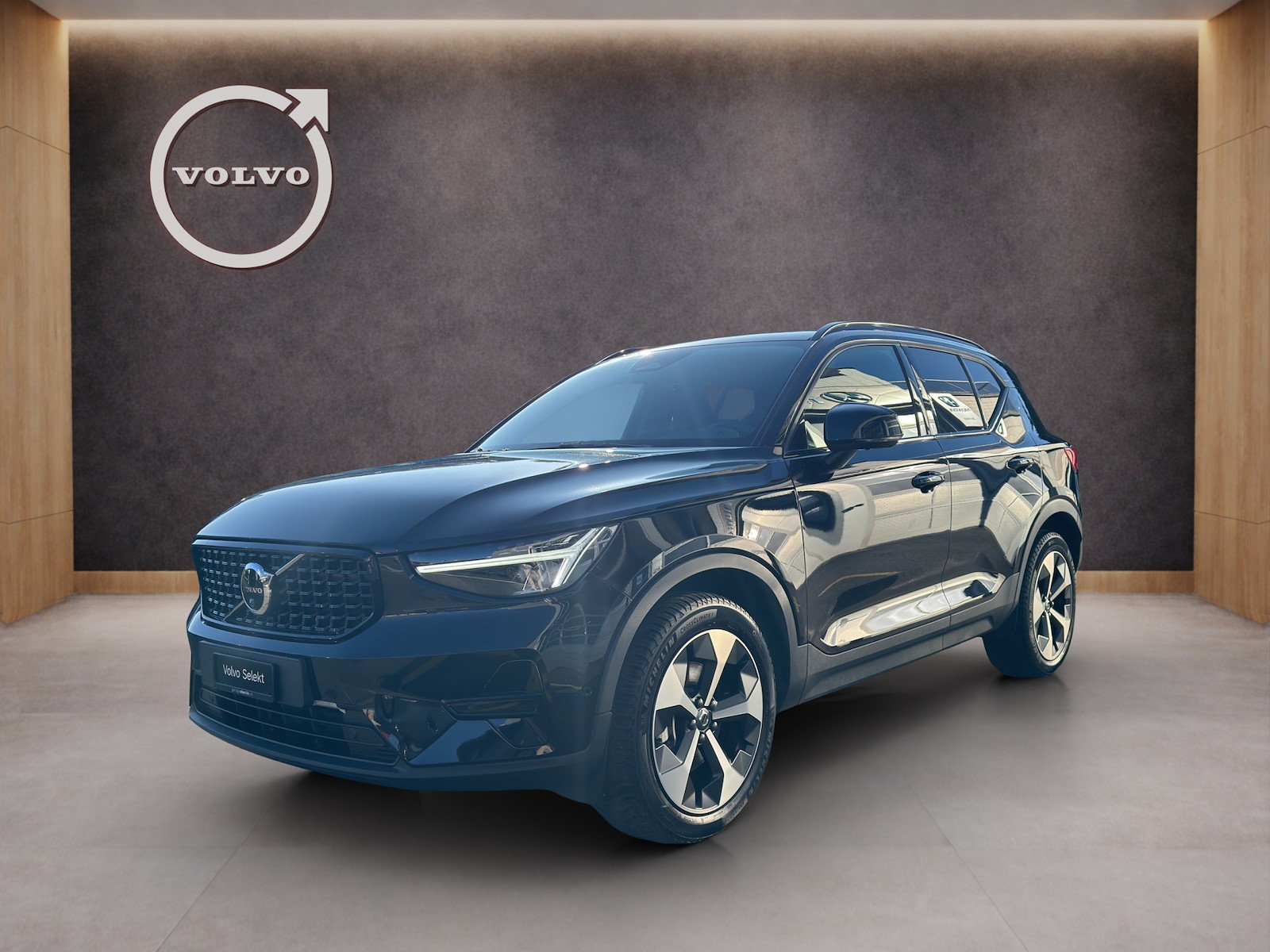 VOLVO XC40 2.0 B3 MH Plus Dark