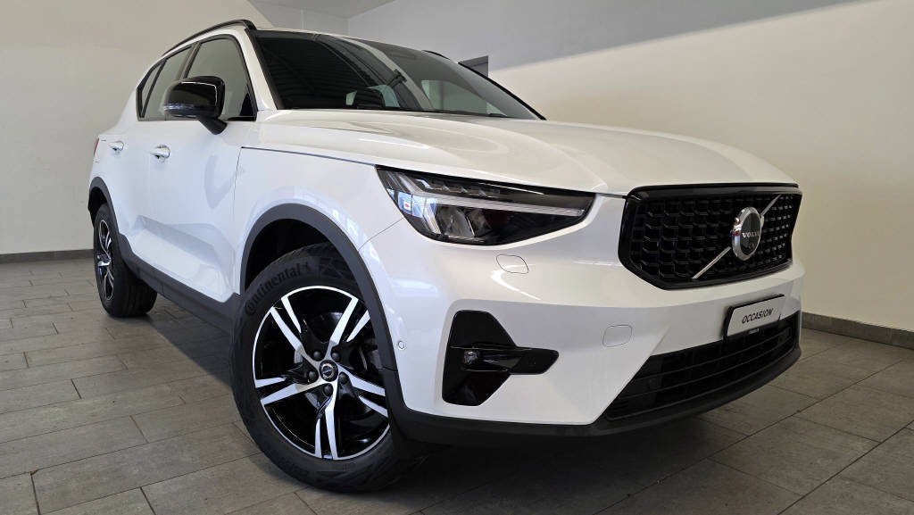 VOLVO XC40 2.0 B3 MH Plus Dark