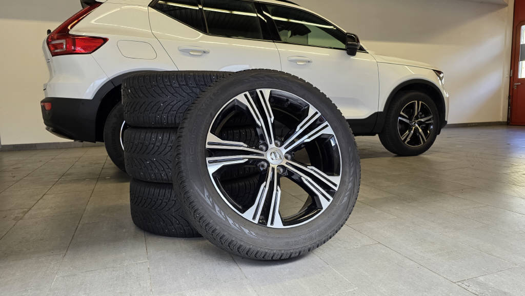 VOLVO XC40 2.0 B3 MH Plus Dark, Mild-Hybrid Petrol/Electric, Second hand / Used, Automatic - 7