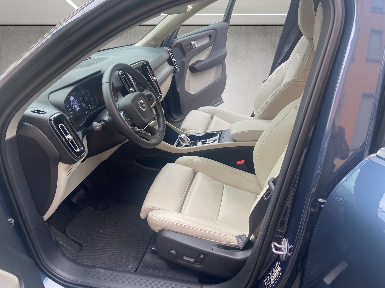 VOLVO XC40 B4 Benzin Mild Hybrid AWD Inscription Geartronic, Mild-Hybrid Petrol/Electric, Second hand / Used, Automatic - 7