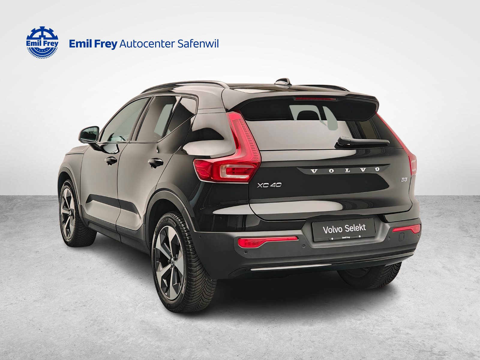 VOLVO XC40 2.0 B3 MH Plus Dark, Mild-Hybrid Petrol/Electric, Second hand / Used, Automatic - 3