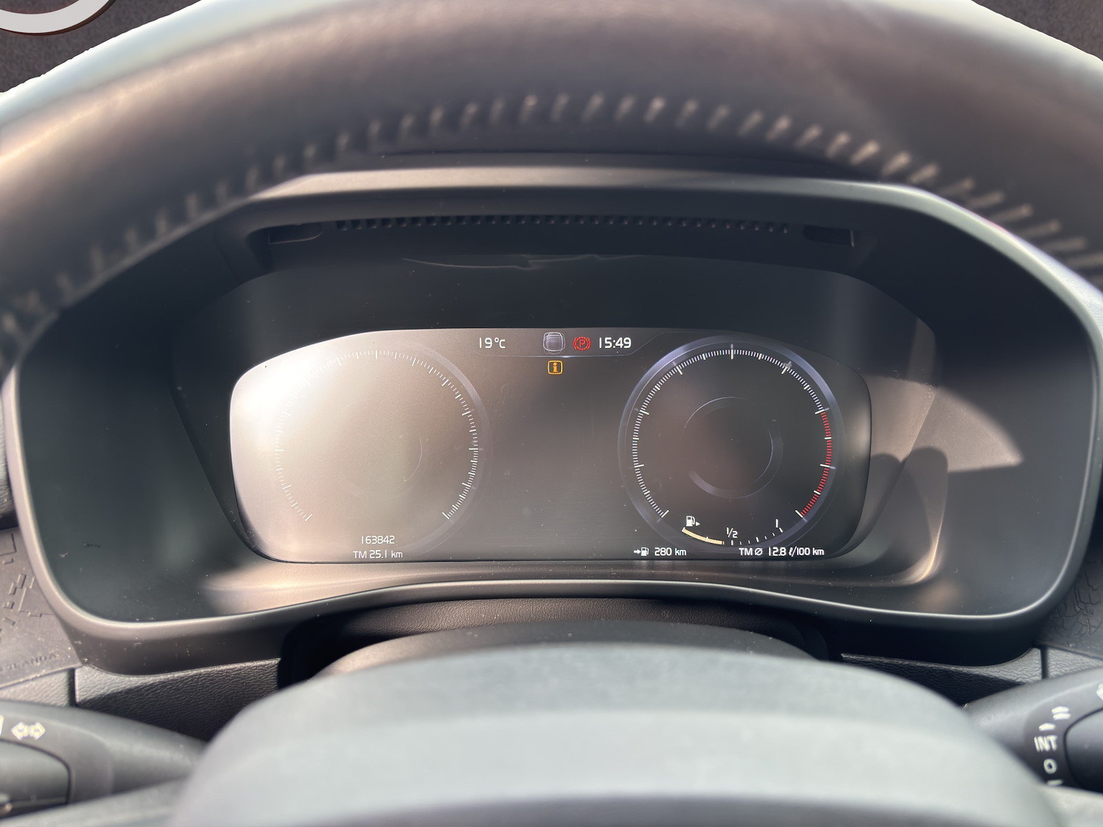VOLVO XC40 1.5 T3, Benzin, Occasion / Gebraucht, Handschaltung - 6