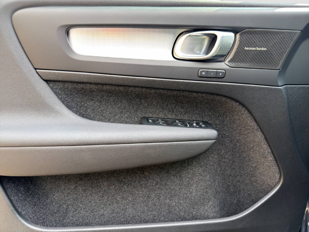 VOLVO XC40 2.0 B3 MH Plus Dark, Mild-Hybrid Benzin/Elektro, Occasion / Gebraucht, Automatik - 7
