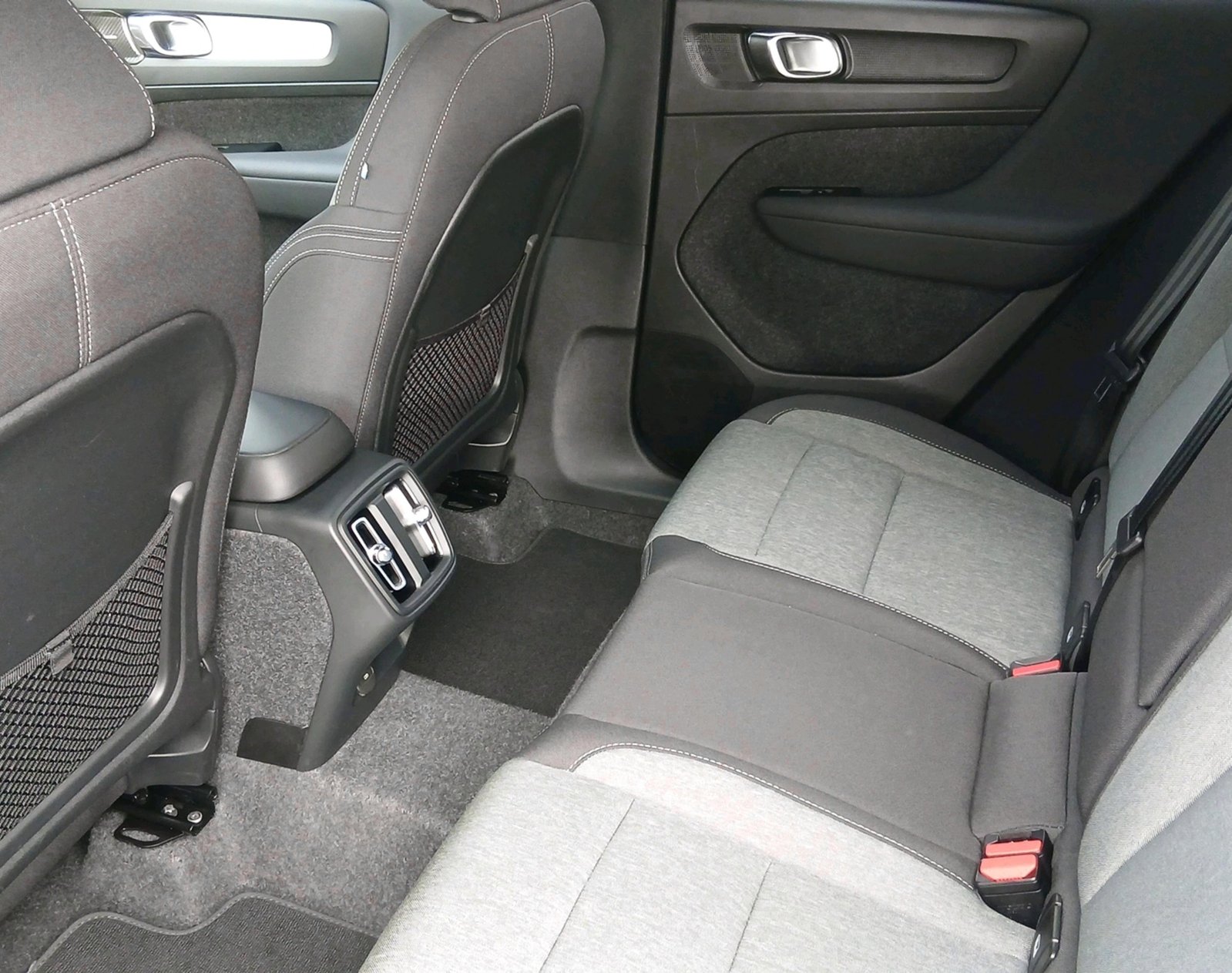 VOLVO XC40 2.0 B3 MH Plus Dark, Hybride Integrale Benzina/Elettrica, Occasioni / Usate, Automatico - 4