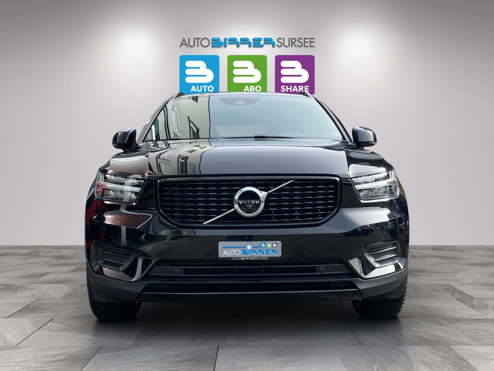 VOLVO XC40 2.0 D4 R-Design AWD, Diesel, Second hand / Used, Automatic - 2