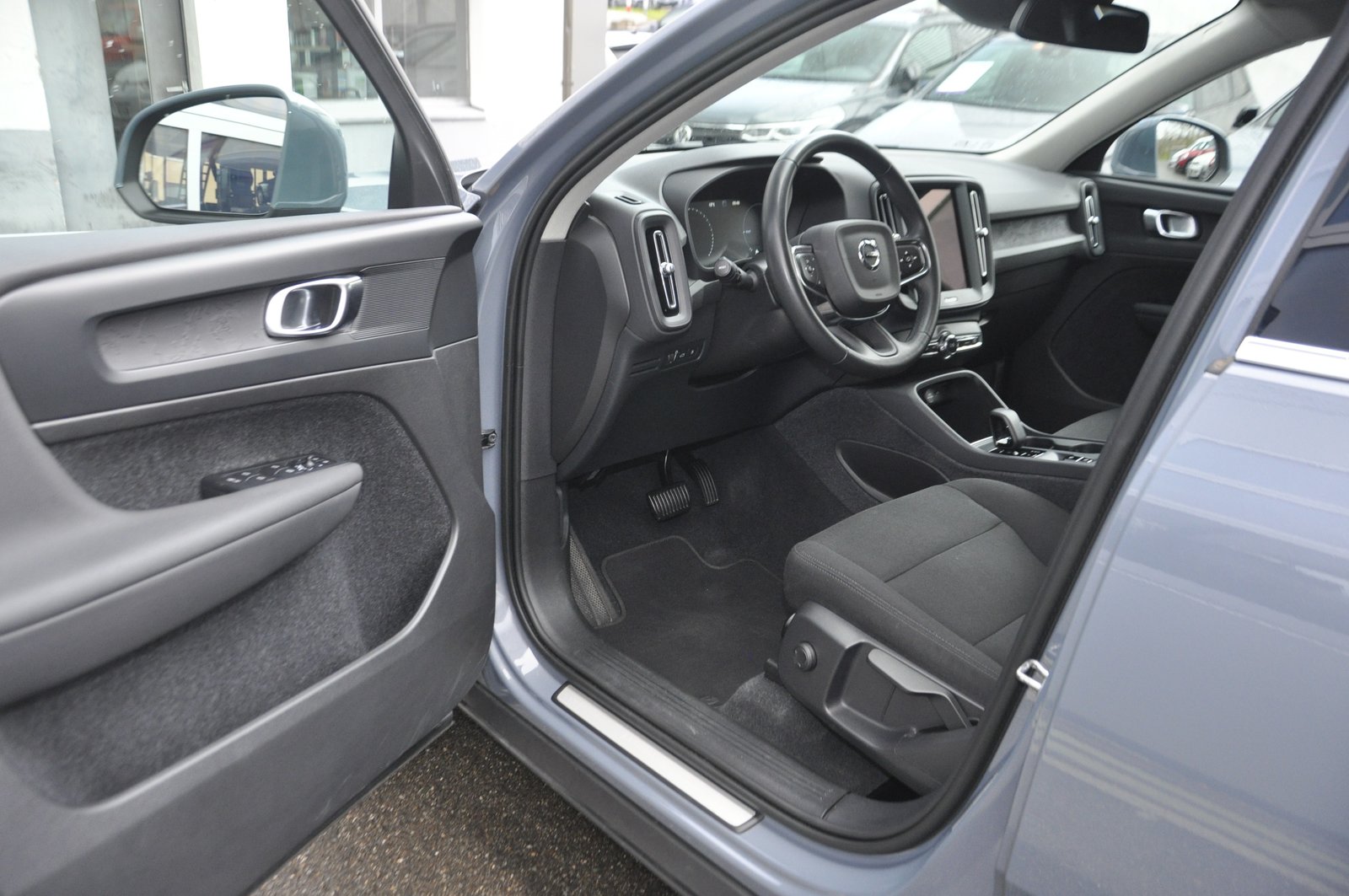 VOLVO XC40 T4 PHEV Essential Bright DCT, Plug-in-Hybrid Petrol/Electric, Second hand / Used, Automatic - 4