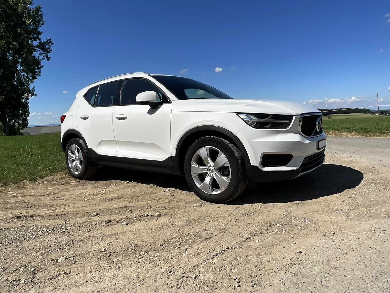 VOLVO XC40 2.0 D4 Momentum AWD, Diesel, Second hand / Used, Automatic - 3
