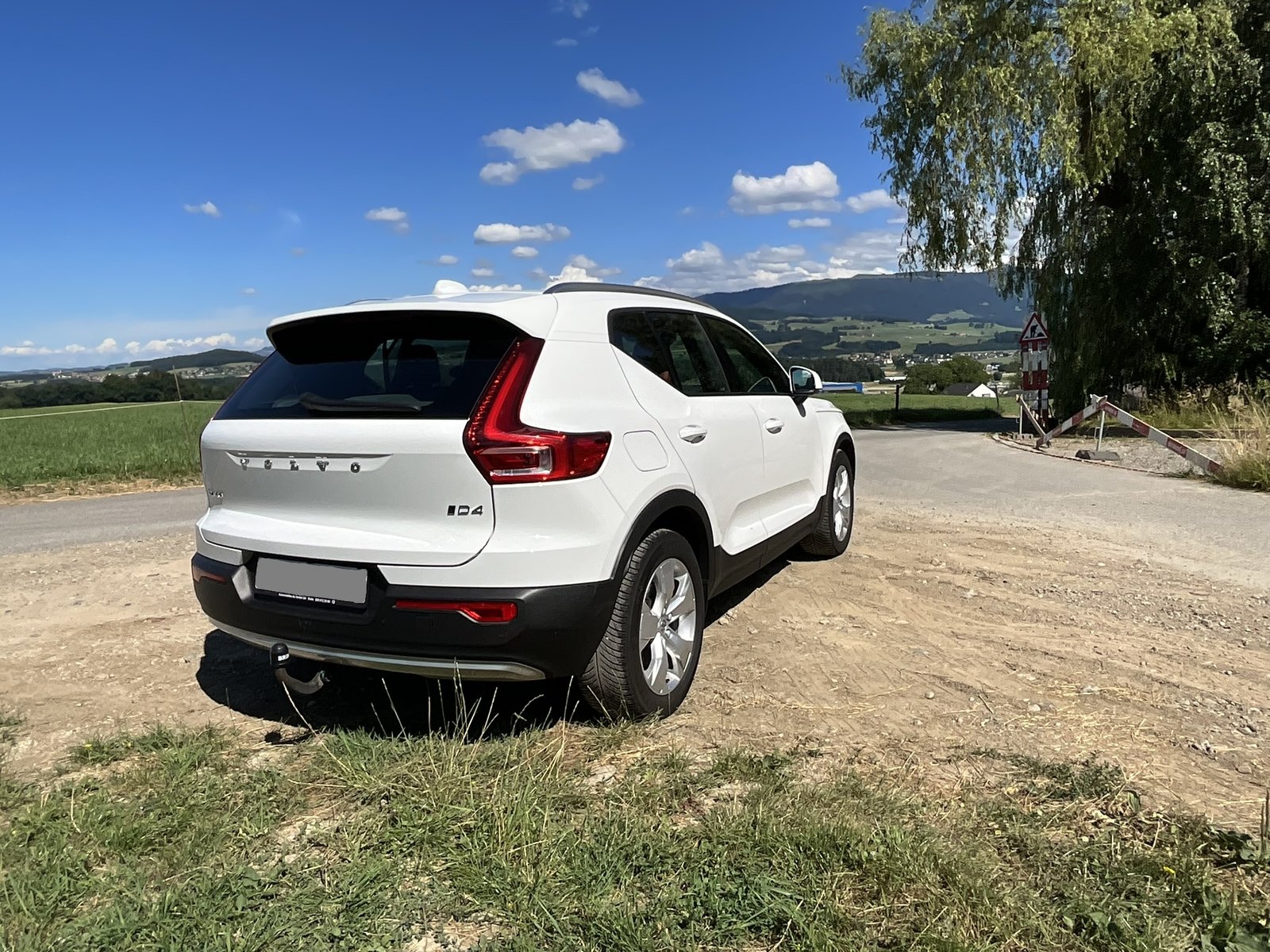 VOLVO XC40 2.0 D4 Momentum AWD, Diesel, Second hand / Used, Automatic - 4