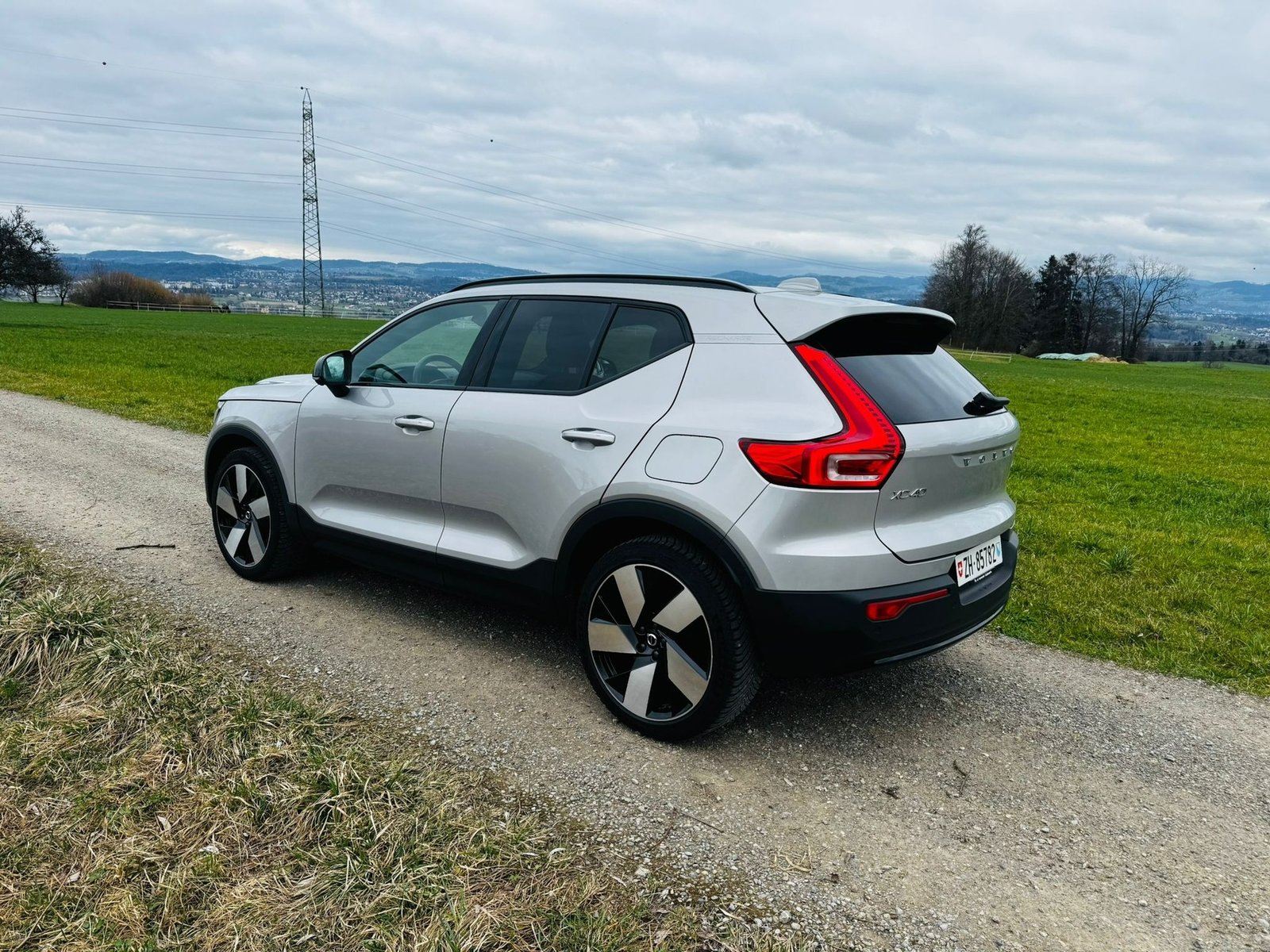 VOLVO XC40 E80 Twin Ultimate AWD, Elektro, Occasion / Gebraucht, Automatik - 3