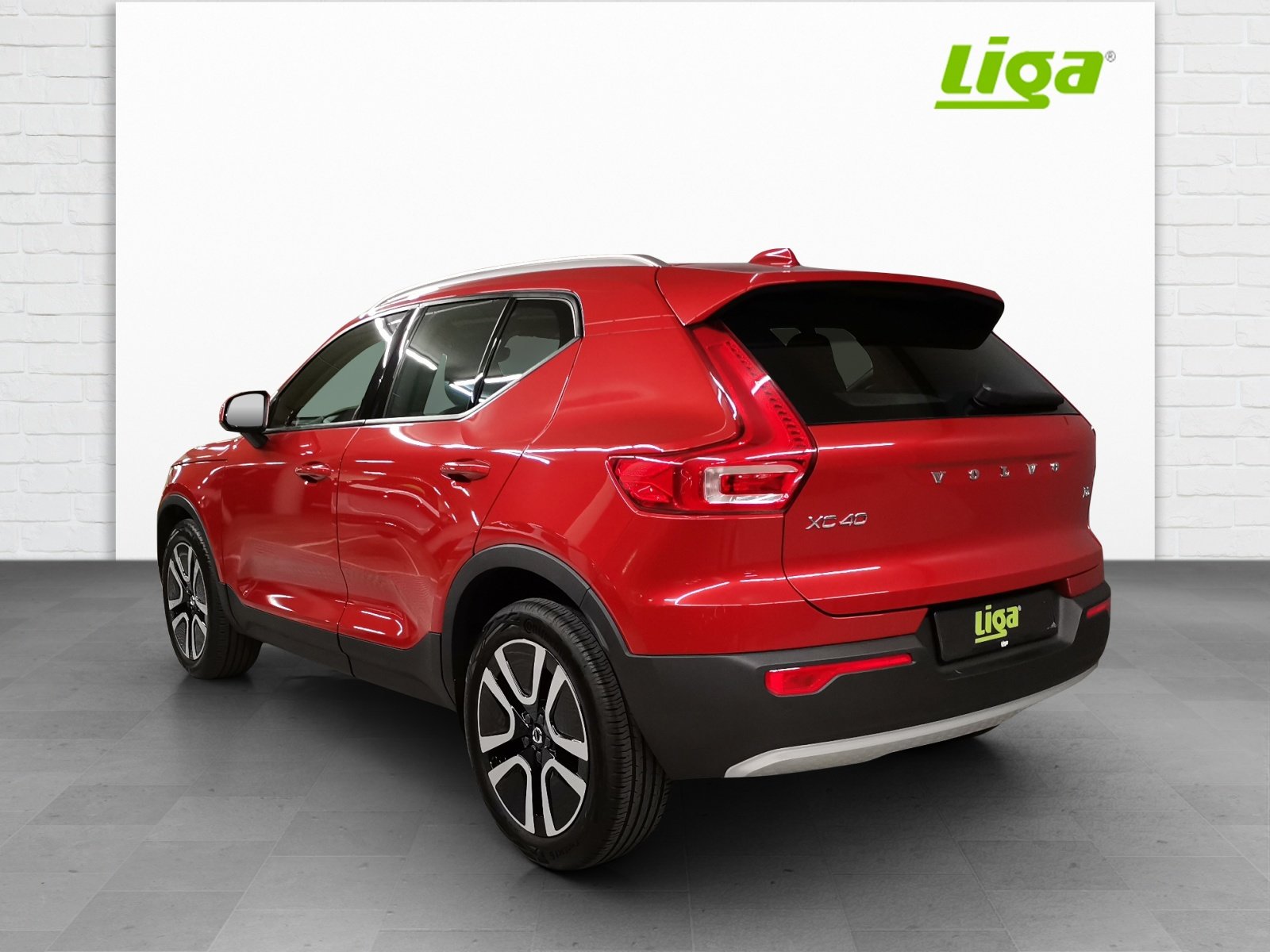 VOLVO XC40 1.5 T3 Momentum, Petrol, Second hand / Used, Automatic - 4