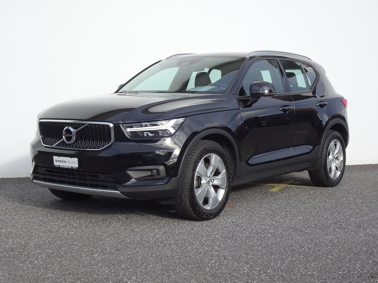 VOLVO XC40 2.0 T4 Momentum AWD