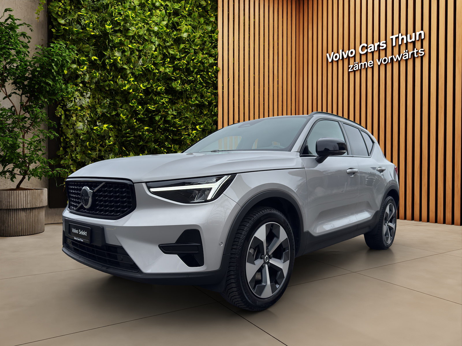 VOLVO XC40 2.0 B3 MH Plus Dark