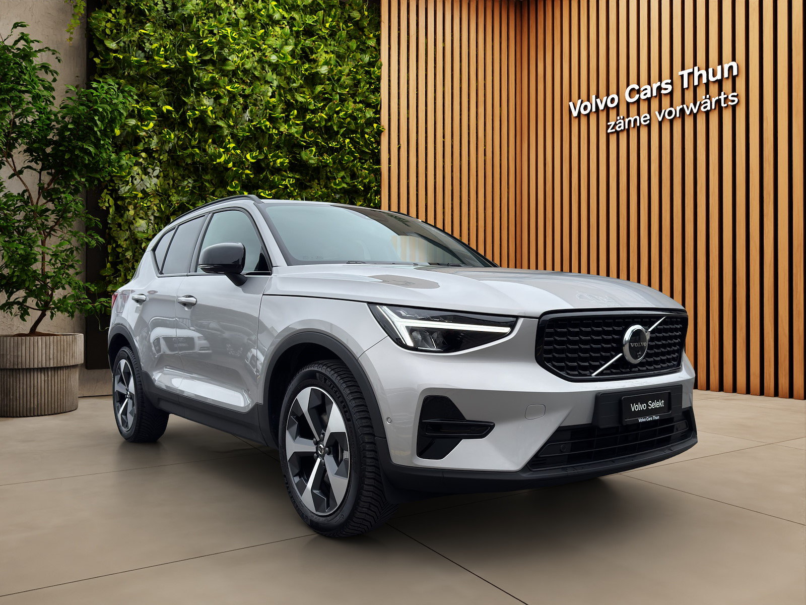 VOLVO XC40 2.0 B3 MH Plus Dark, Mild-Hybrid Petrol/Electric, Second hand / Used, Automatic - 3