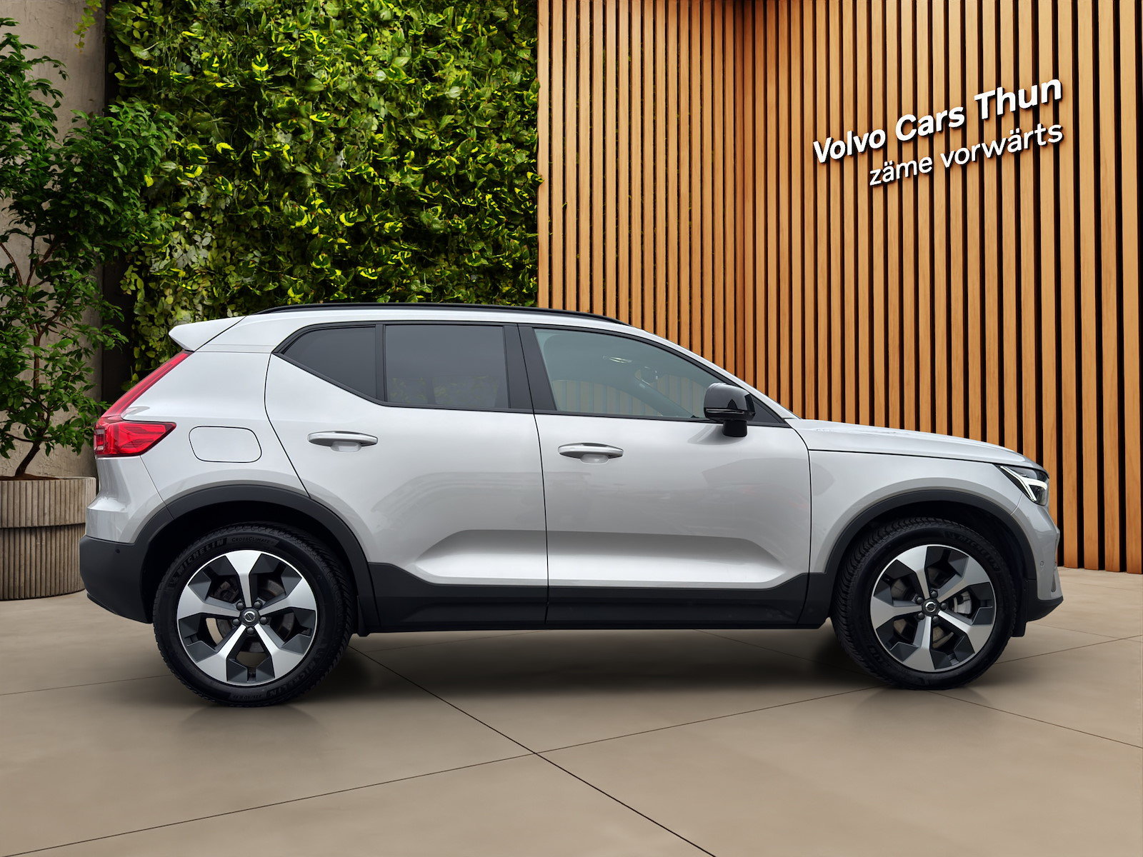 VOLVO XC40 2.0 B3 MH Plus Dark, Mild-Hybrid Petrol/Electric, Second hand / Used, Automatic - 4