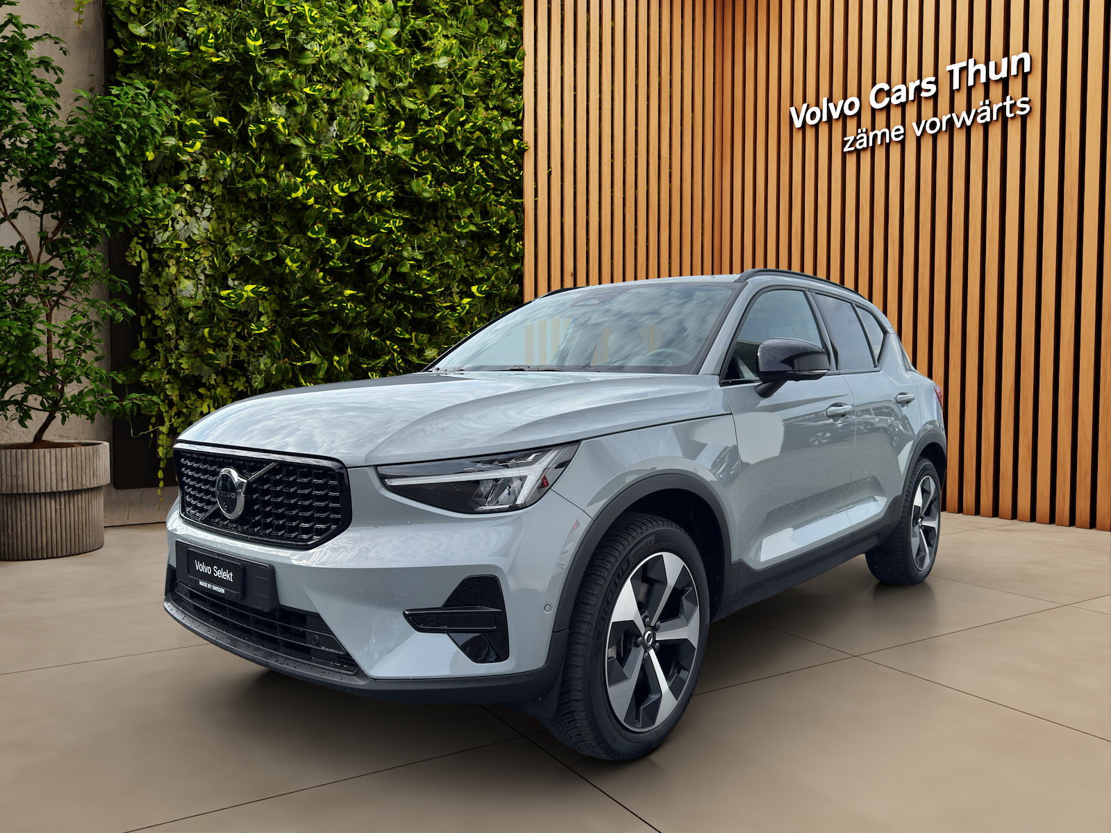 VOLVO XC40 2.0 B3 MH Plus Dark