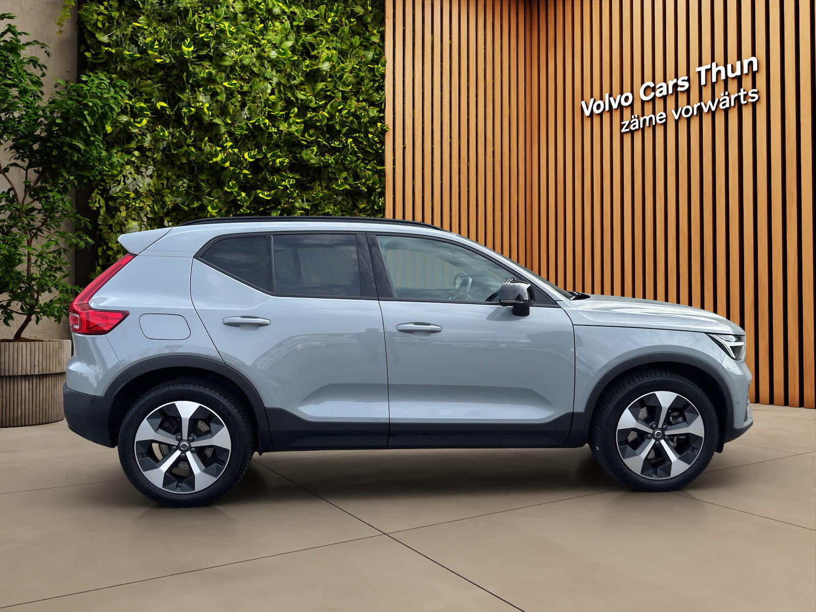 VOLVO XC40 2.0 B3 MH Plus Dark, Mild-Hybrid Petrol/Electric, Second hand / Used, Automatic - 4