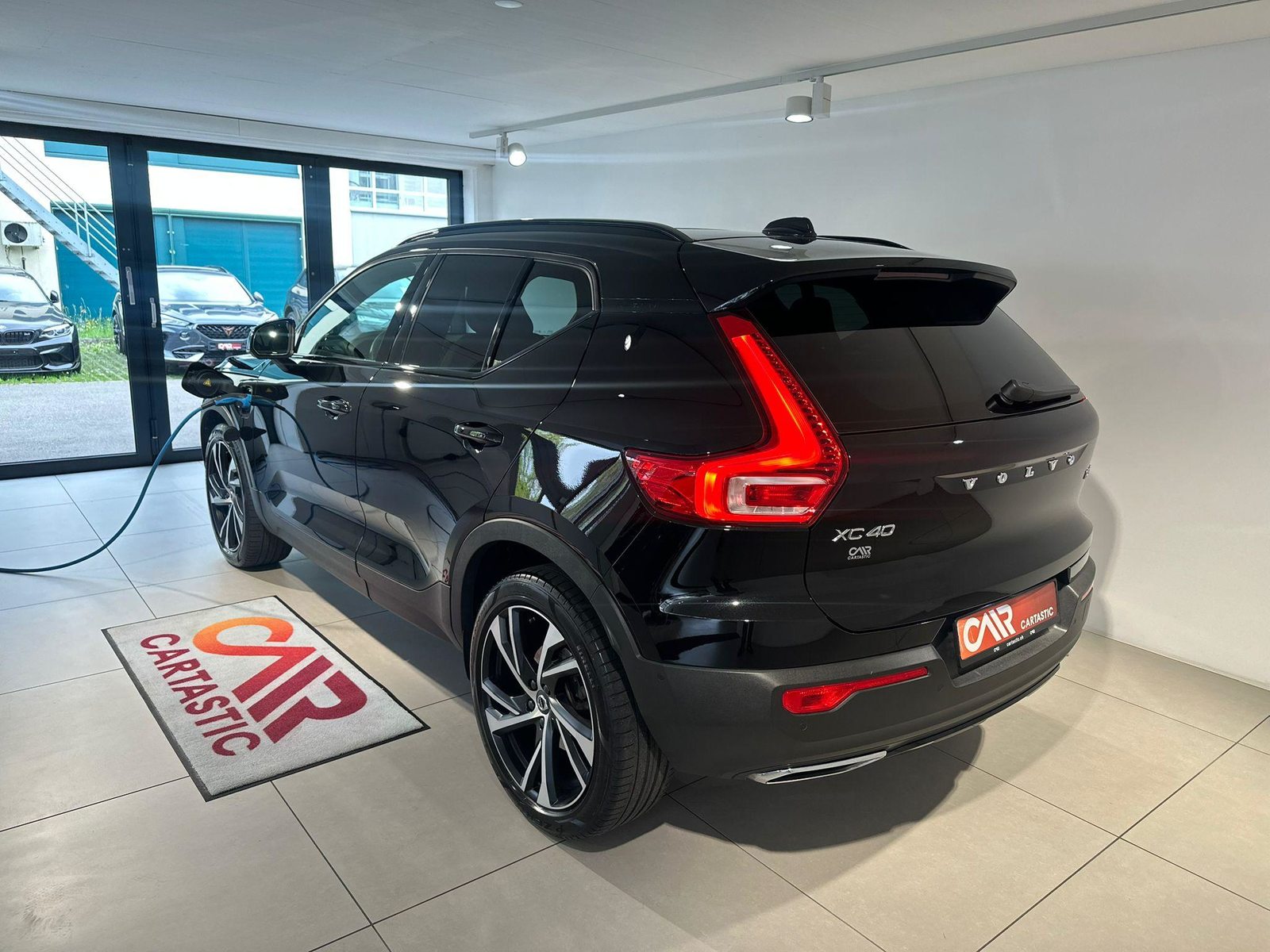 VOLVO XC40 1.5 T5 TE R-Design, Plug-in-Hybrid Benzina/Elettrica, Occasioni / Usate, Automatico - 4