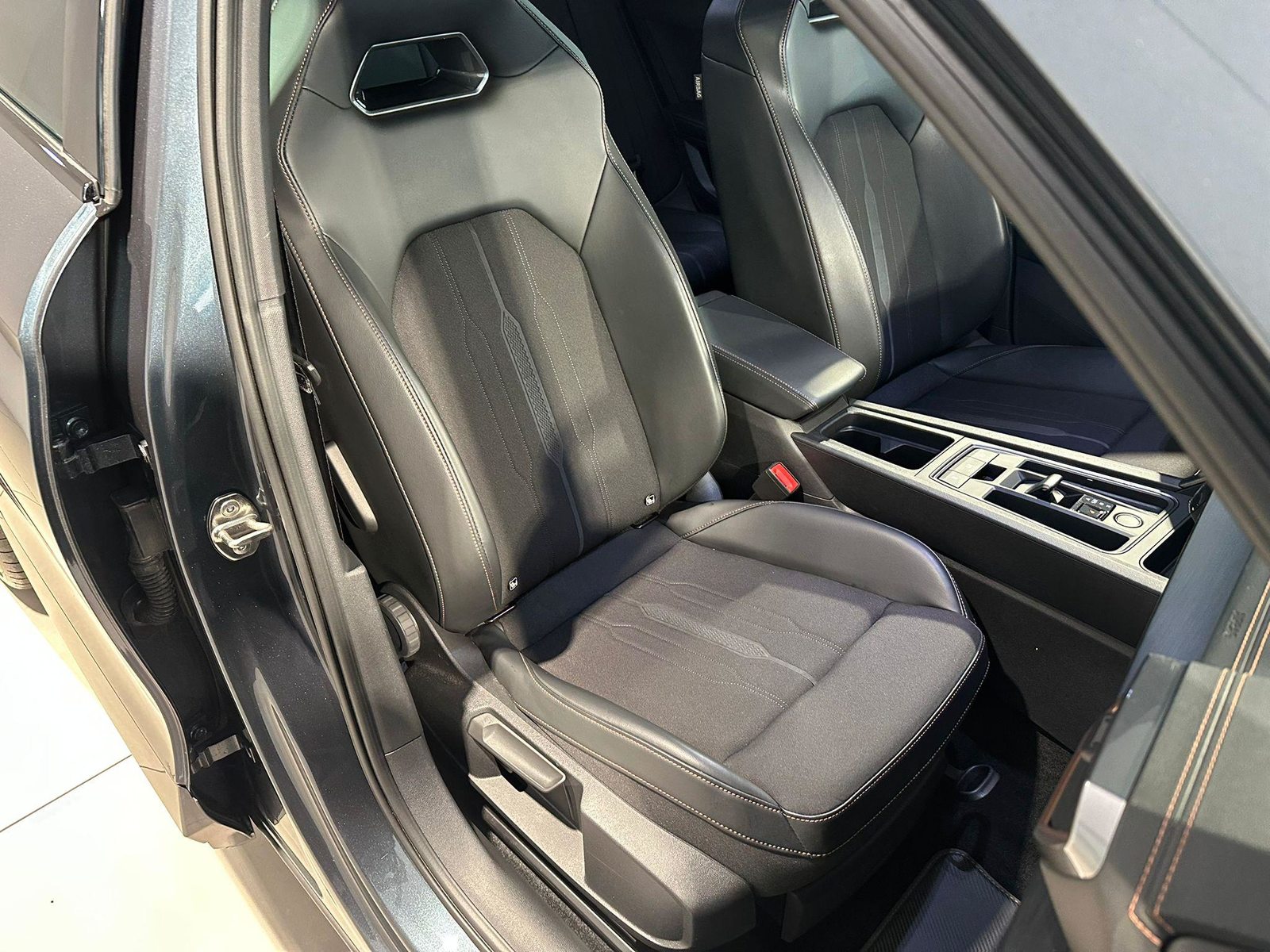 VOLVO XC40 1.5 T5 TE R-Design, Plug-in-Hybrid Benzina/Elettrica, Occasioni / Usate, Automatico - 7