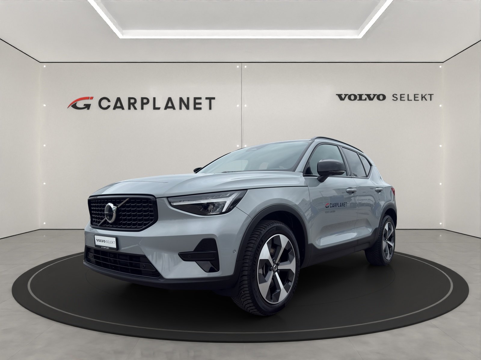 VOLVO XC40 2.0 B3 MH Plus Dark