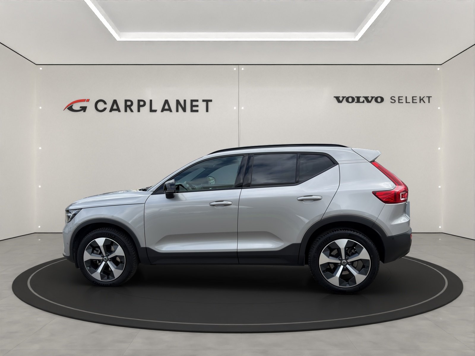 VOLVO XC40 2.0 B4 MH Plus Dark, Mild-Hybrid Petrol/Electric, Second hand / Used, Automatic - 2