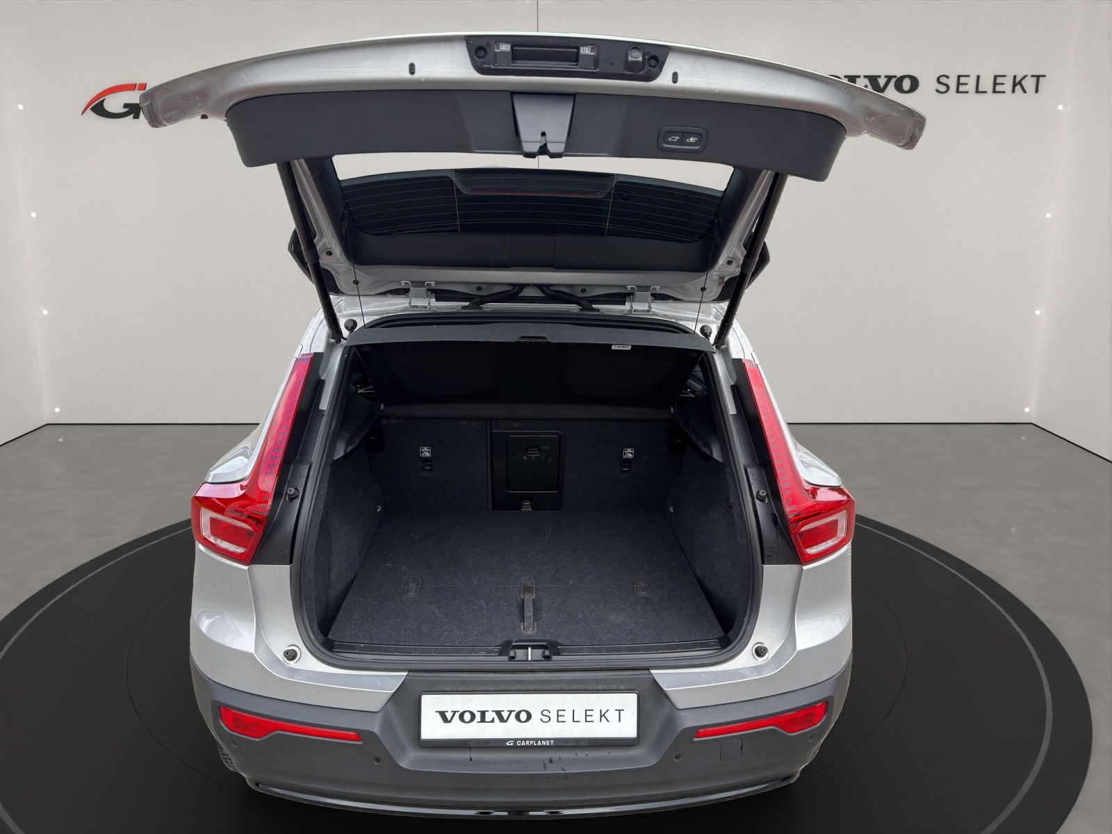VOLVO XC40 2.0 B4 MH Plus Dark, Mild-Hybrid Petrol/Electric, Second hand / Used, Automatic - 7
