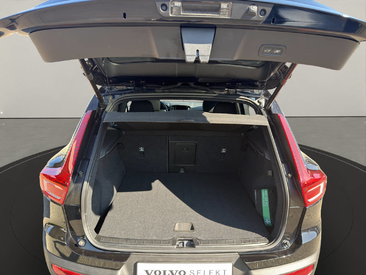 VOLVO XC40 1.5 T4 PiH Plus Dark ., Plug-in-Hybrid Benzin/Elektro, Occasion / Gebraucht, Automatik - 7