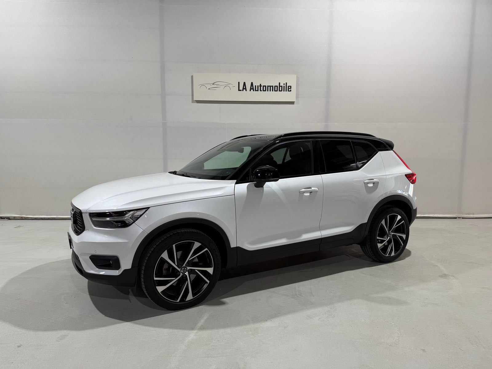 VOLVO XC40 T4 R-Design Geartronic, Benzina, Occasioni / Usate, Automatico - 2