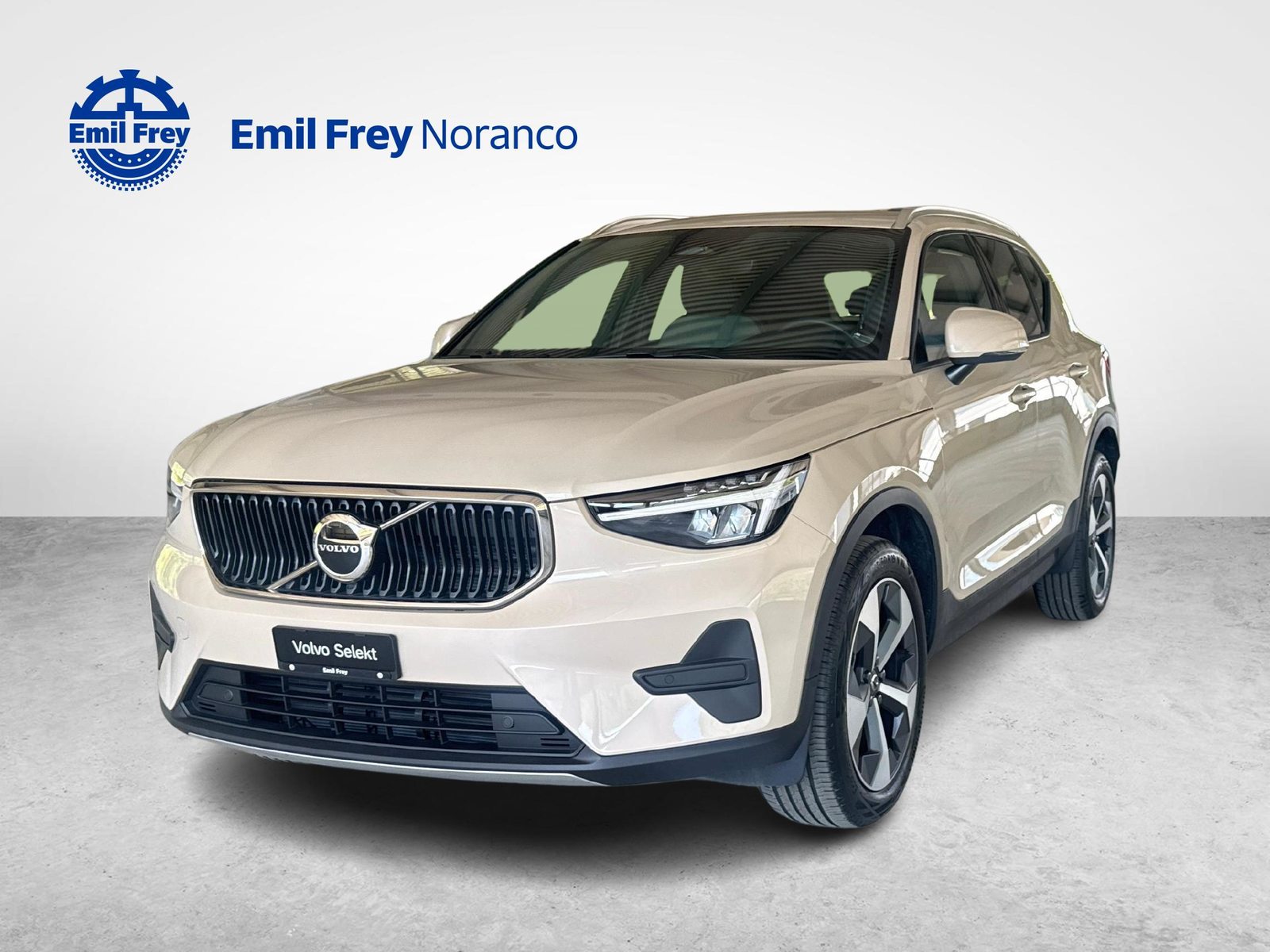 VOLVO XC40 2.0 B3 MH Core + Pneumatici invernali inclusi