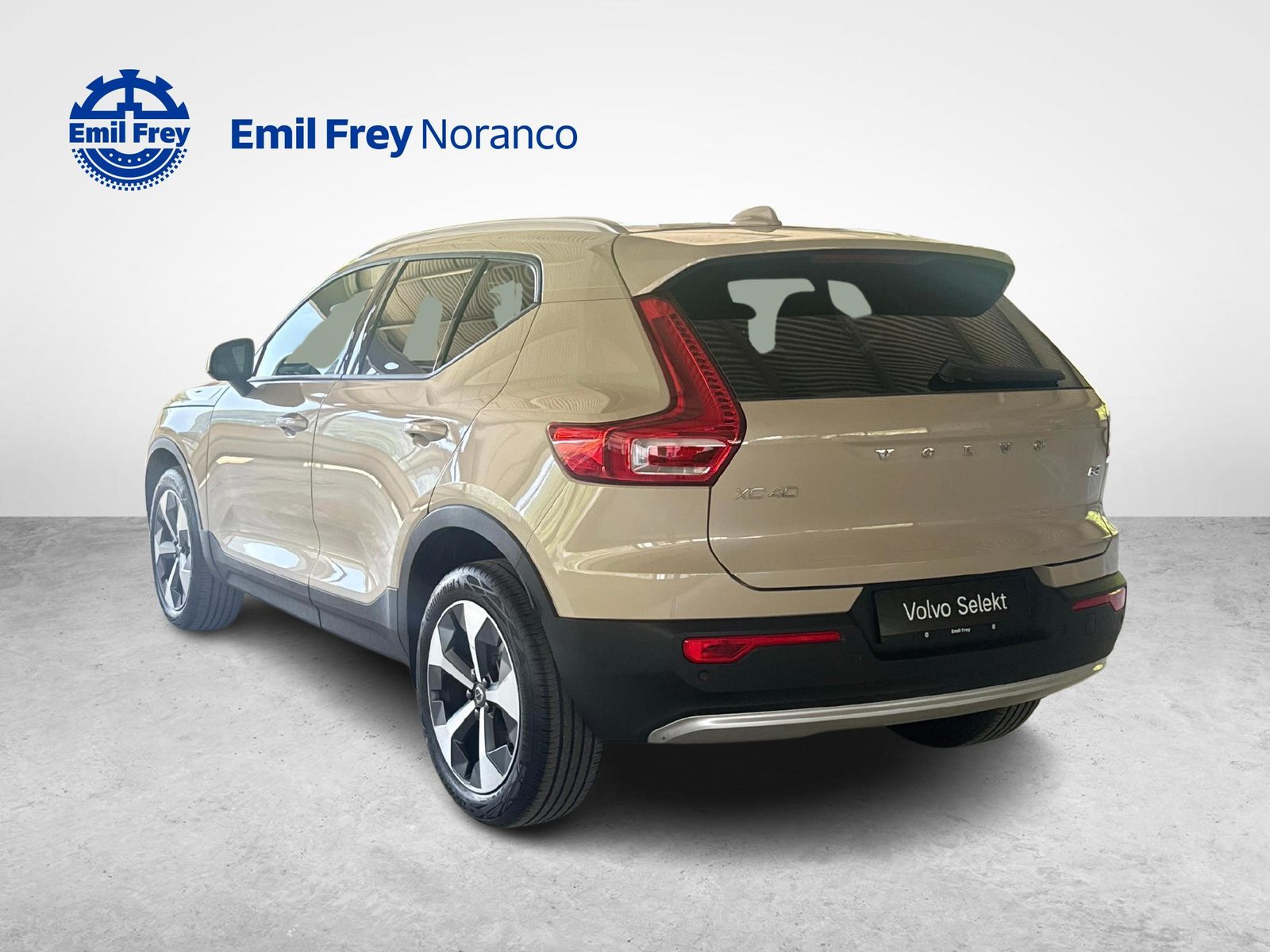 VOLVO XC40 2.0 B3 MH Core + Pneumatici invernali inclusi, Hybride Léger Essence/Électricité, Occasion / Utilisé, Automatique - 3