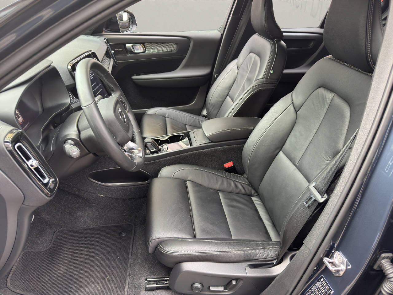 VOLVO XC40 P8 Twin Pro AWD, Elektro, Occasion / Gebraucht, Automatik - 7