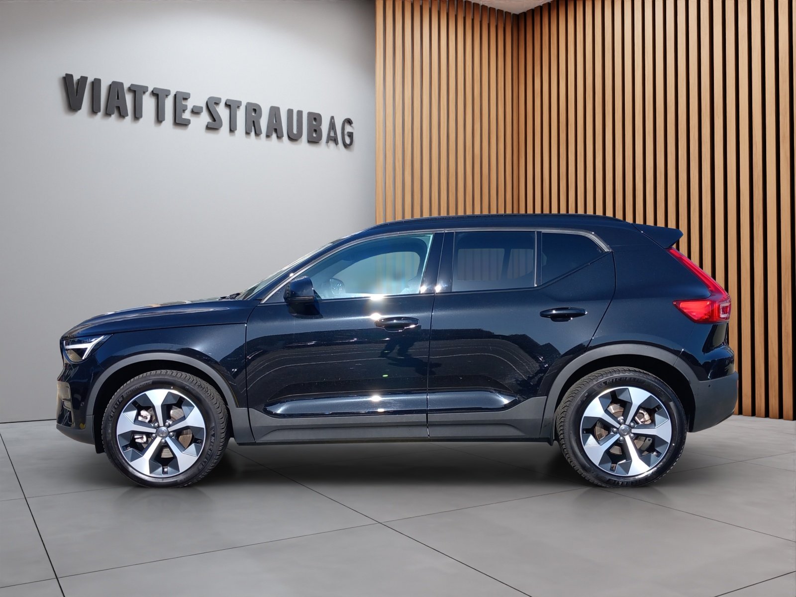 VOLVO XC40 2.0 B3 MH Plus Dark, Hybride Léger Essence/Électricité, Occasion / Utilisé, Automatique - 2