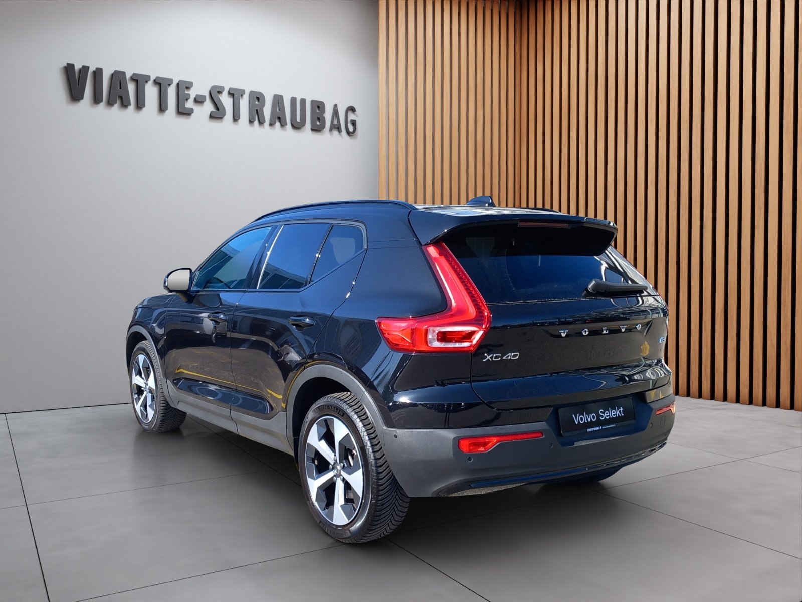 VOLVO XC40 2.0 B3 MH Plus Dark, Mild-Hybrid Petrol/Electric, Second hand / Used, Automatic - 3