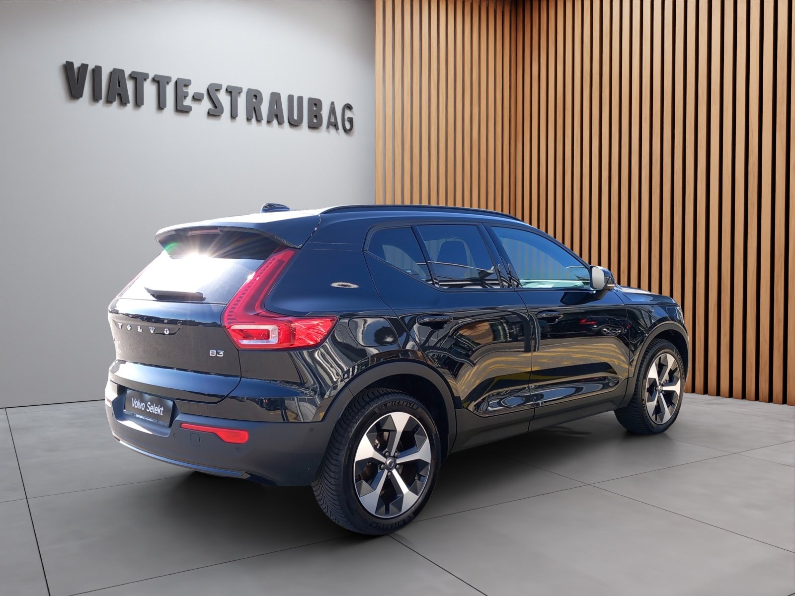 VOLVO XC40 2.0 B3 MH Plus Dark, Mild-Hybrid Petrol/Electric, Second hand / Used, Automatic - 5