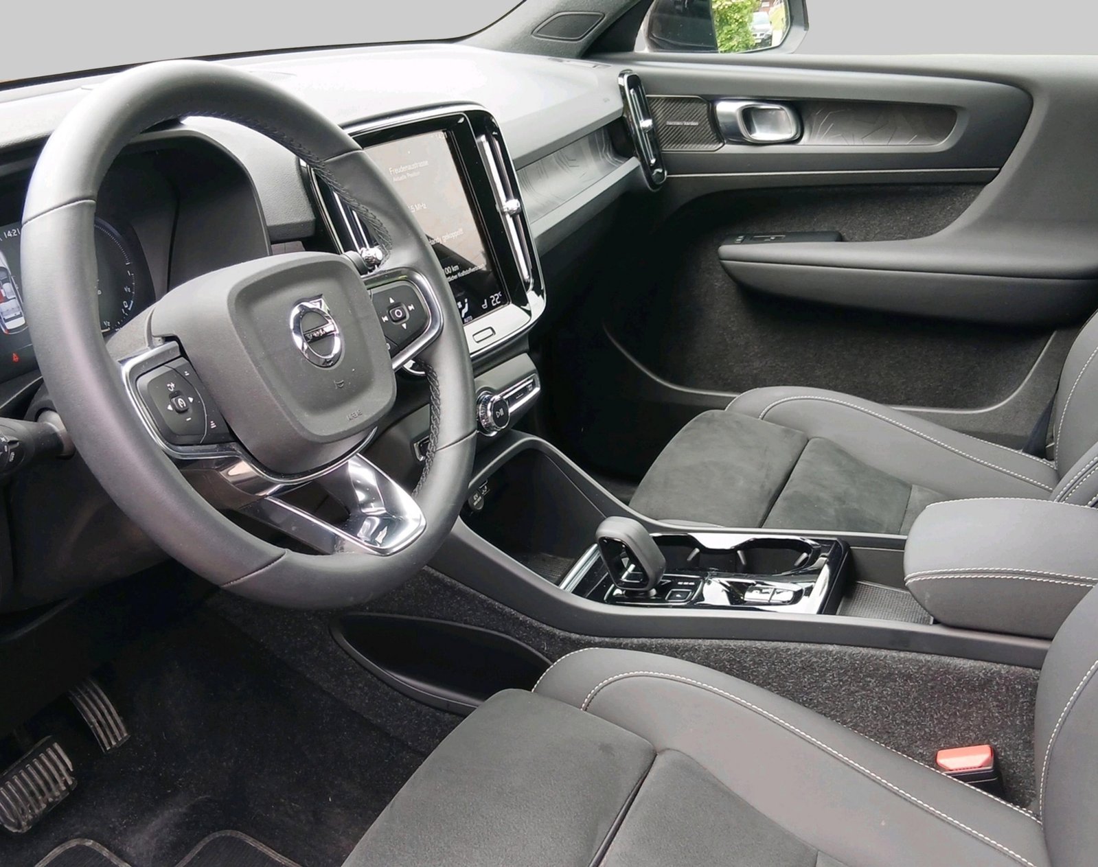 VOLVO XC40 1.5 T5 PiH Ultimate Dark, Full-Hybrid Petrol/Electric, Second hand / Used, Automatic - 3