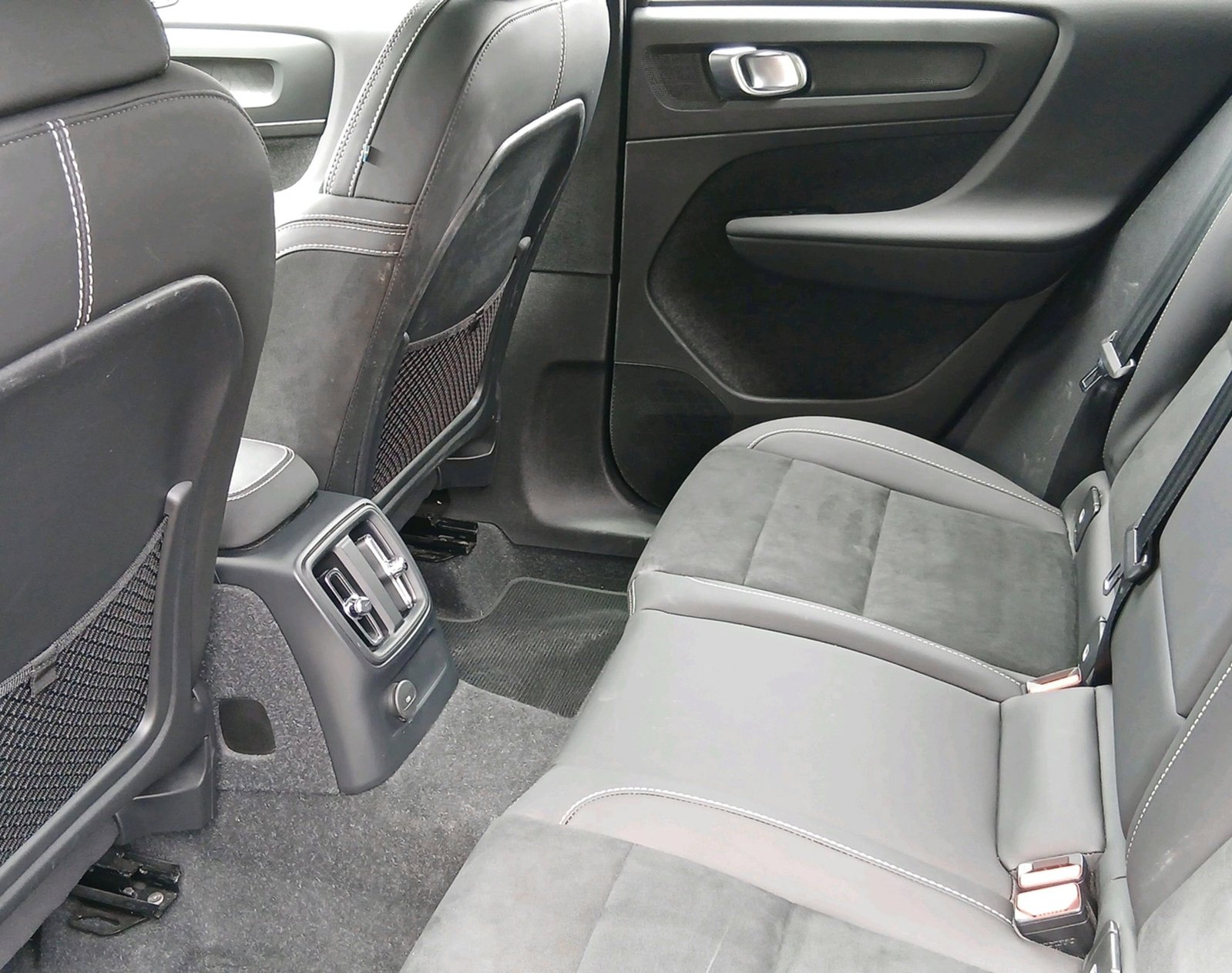 VOLVO XC40 1.5 T5 PiH Ultimate Dark, Full-Hybrid Petrol/Electric, Second hand / Used, Automatic - 4