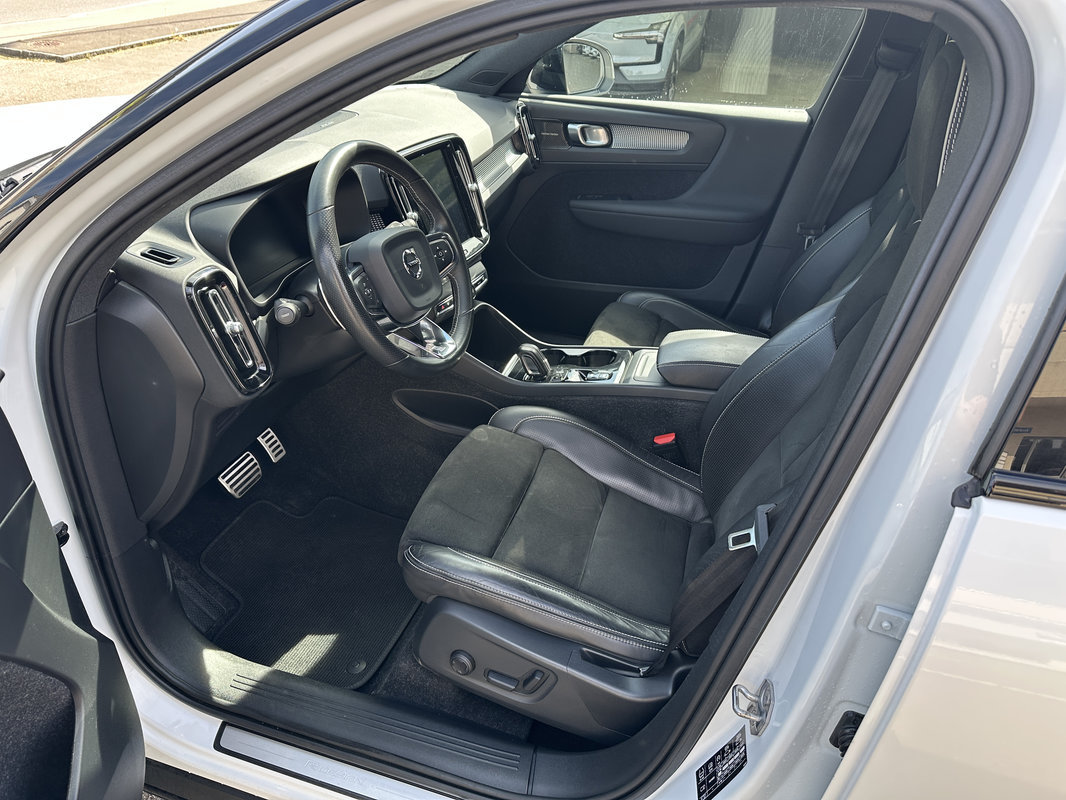 VOLVO XC40 2.0 T5 R-Design AWD, Petrol, Second hand / Used, Automatic - 2