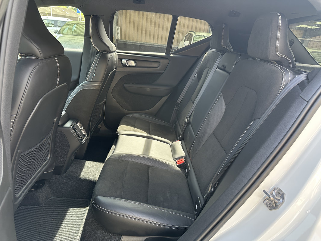 VOLVO XC40 2.0 T5 R-Design AWD, Petrol, Second hand / Used, Automatic - 4