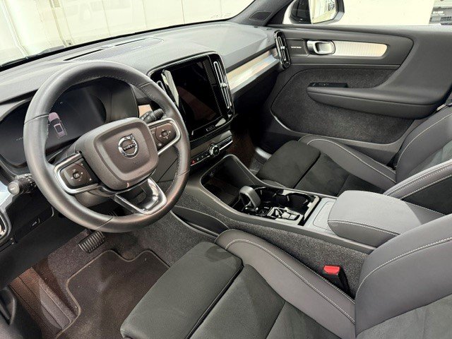 VOLVO XC40 2.0 B4 MH Black Edition, Full-Hybrid Petrol/Electric, Second hand / Used, Automatic - 4