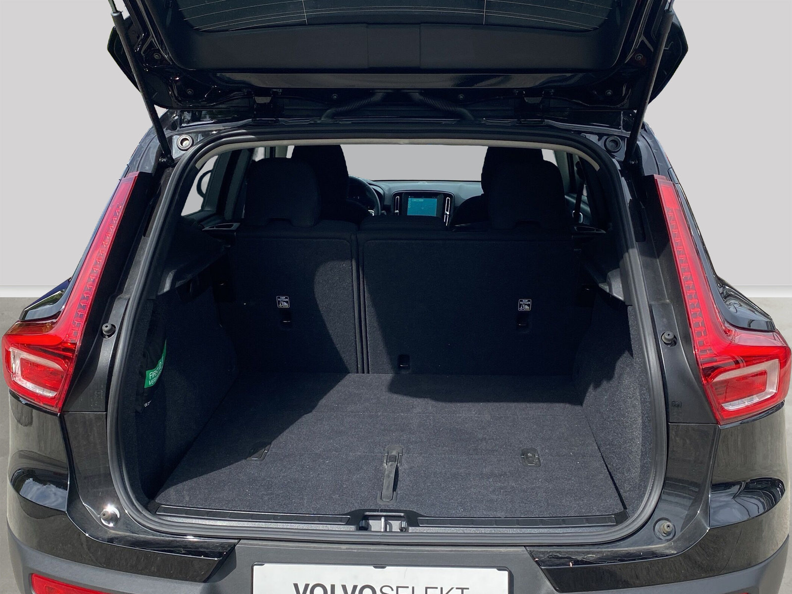 VOLVO XC40 B3 Benzin Mild Hybrid Essential DCT, Mild-Hybrid Benzin/Elektro, Occasion / Gebraucht, Automatik - 7