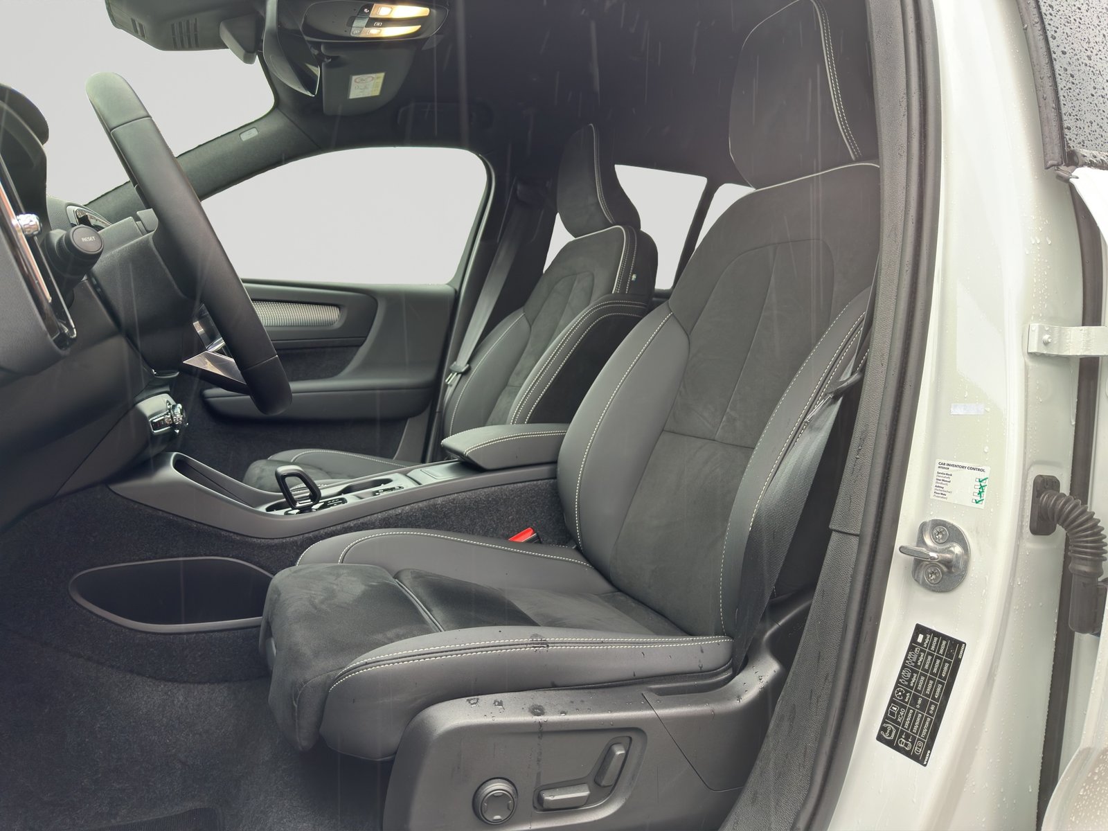 VOLVO XC40 B3 Core DCT, Mild-Hybrid Petrol/Electric, Second hand / Used, Automatic - 6