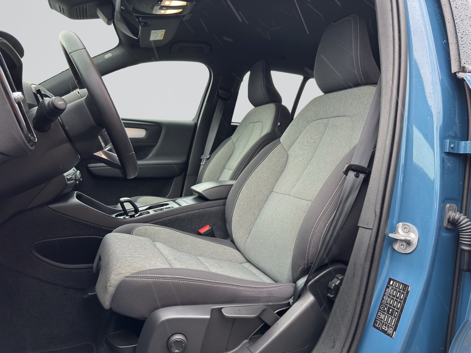 VOLVO XC40 B3 Core 2WD DCT, Mild-Hybrid Benzin/Elektro, Occasion / Gebraucht, Automatik - 6