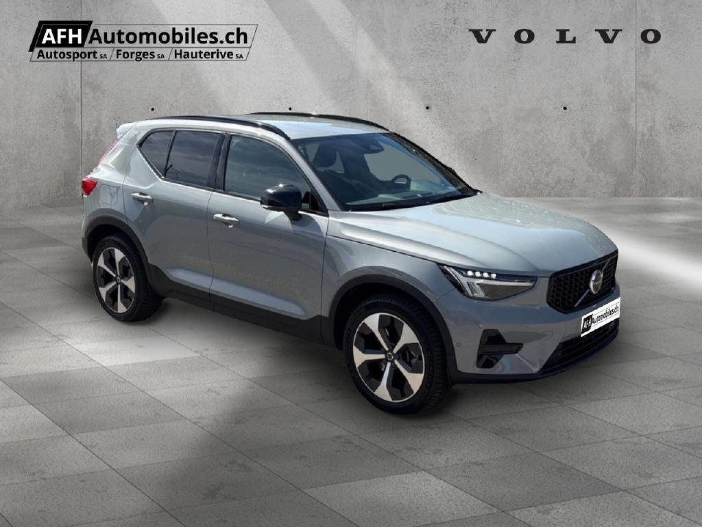 VOLVO XC40 2.0 B3 MH Plus Dark, Mild-Hybrid Petrol/Electric, Second hand / Used, Automatic - 2