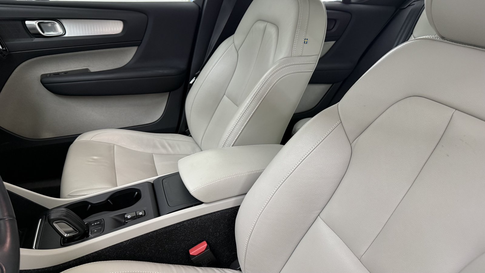 VOLVO XC40 2.0 D4 Momentum AWD, Diesel, Second hand / Used, Automatic - 5