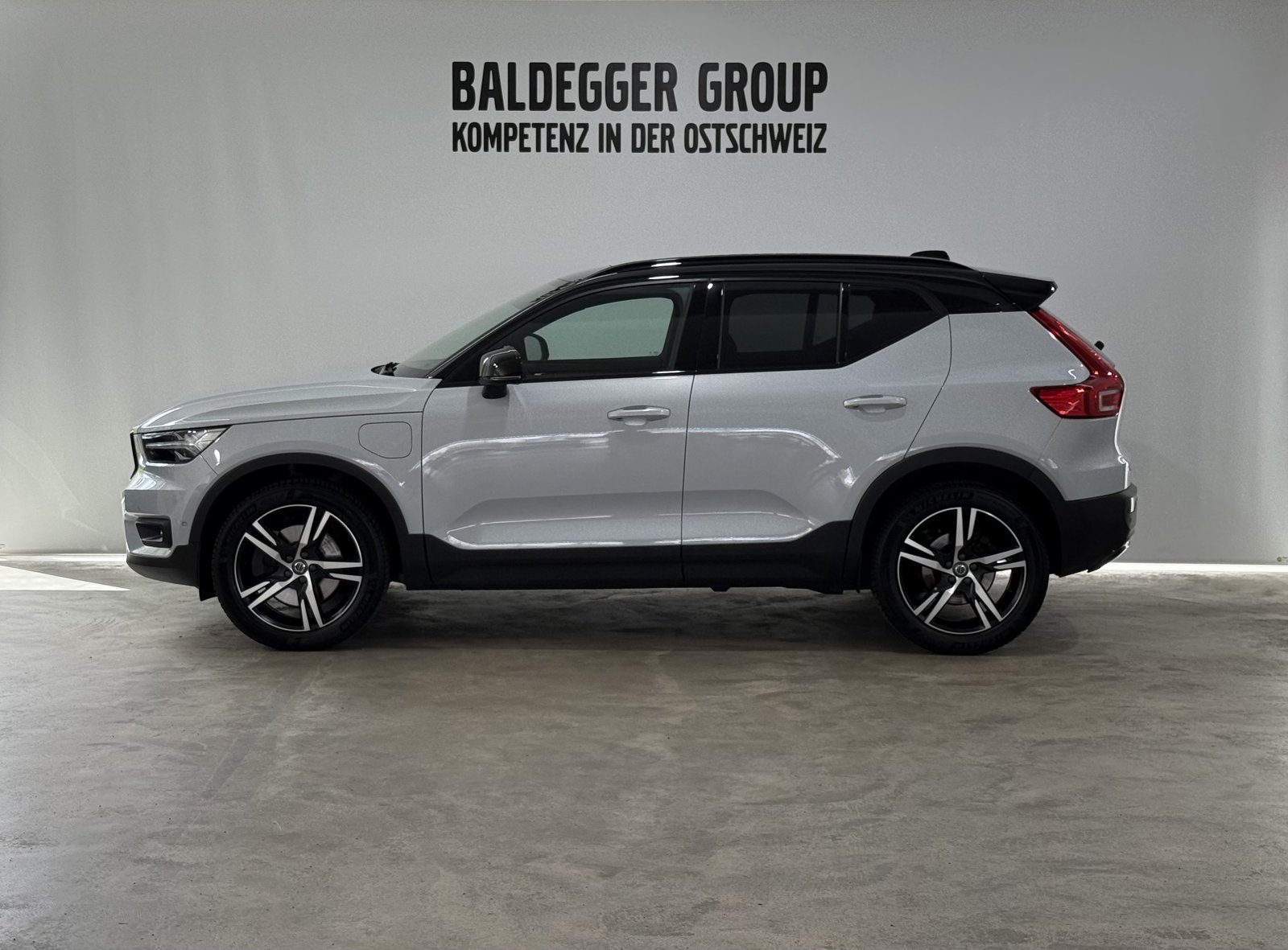 VOLVO XC40 1.5 T5 PiH R-Design, Full-Hybrid Petrol/Electric, Second hand / Used, Automatic - 2