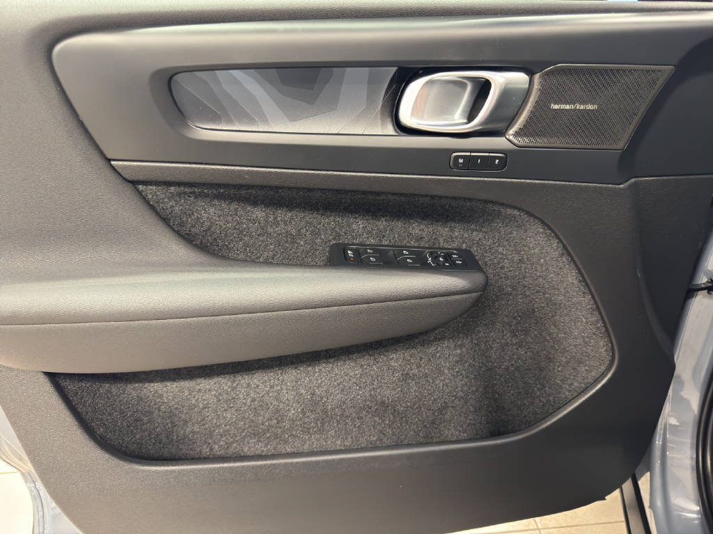 VOLVO XC40 1.5 T5 PiH Ultimate Dark, Plug-in-Hybrid Benzina/Elettrica, Occasioni / Usate, Automatico - 4