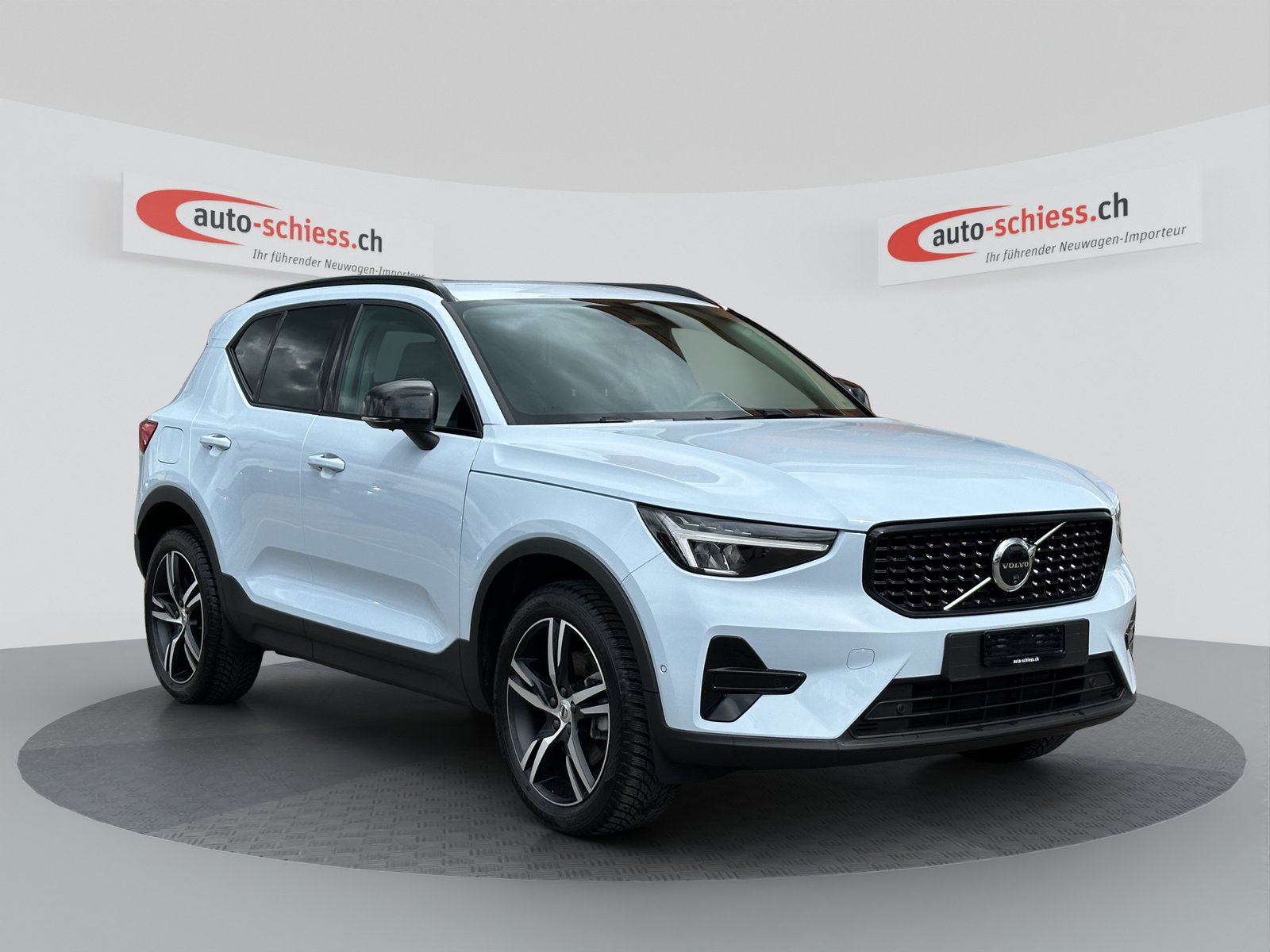VOLVO XC40 B3 Benzin Mild Hybrid Plus Dark DCT
