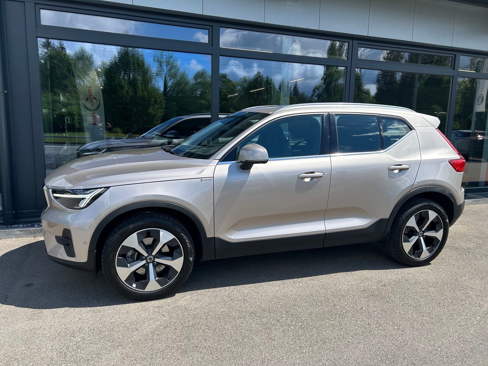 VOLVO XC40 B5 Benzin Mild Hybrid AWD Ultimate Bright Geartro, Mild-Hybrid Benzin/Elektro, Occasion / Gebraucht, Automatik - 3