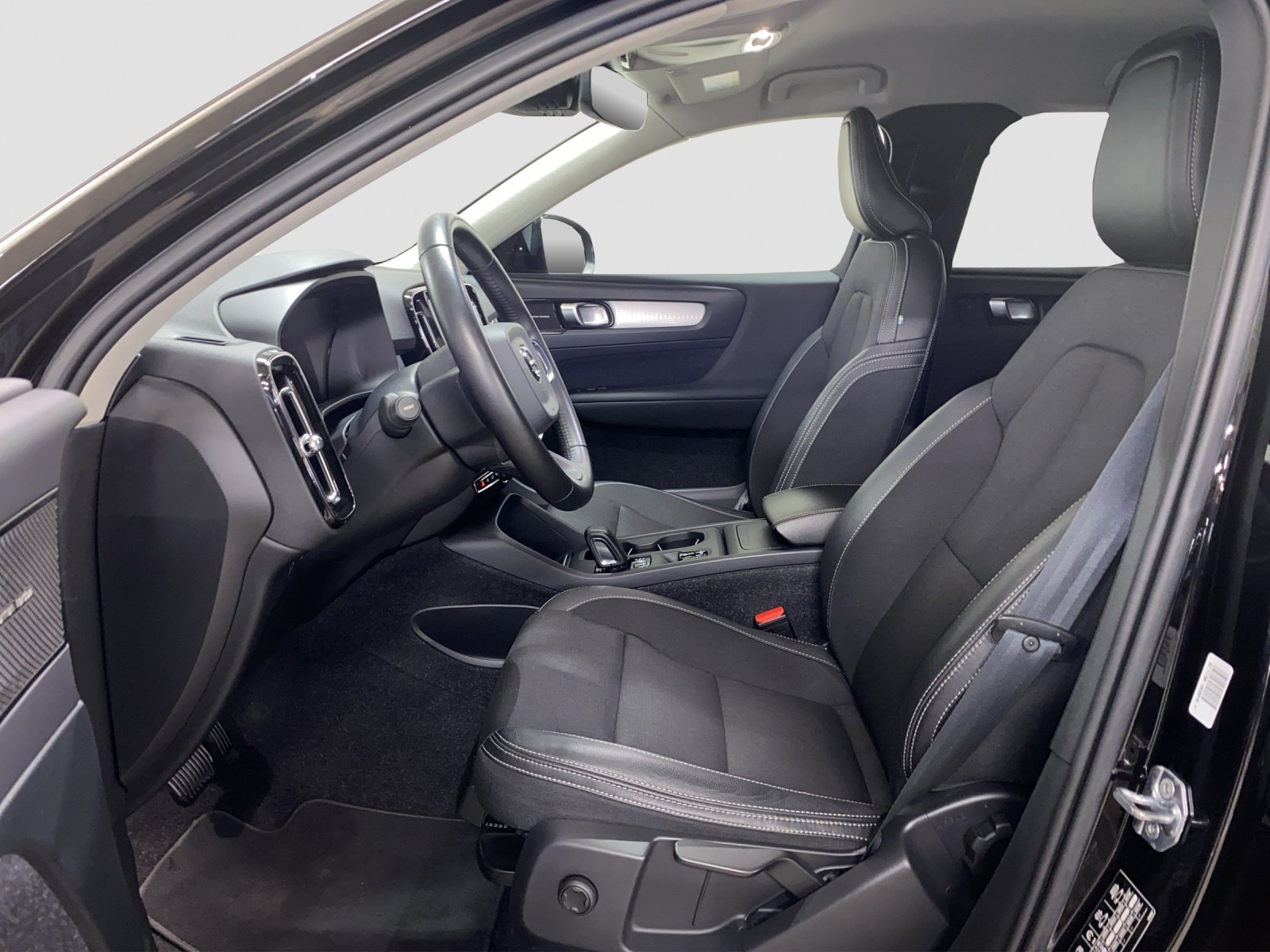 VOLVO XC40 2.0 D4 Momentum AWD, Diesel, Occasion / Utilisé, Automatique - 6