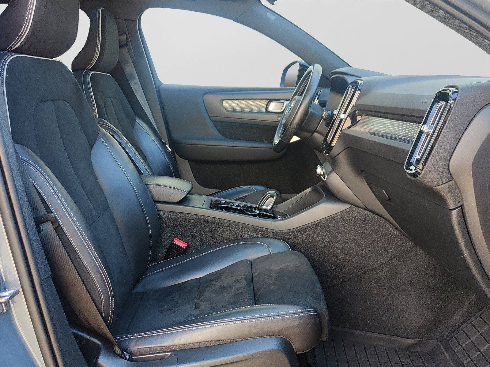 VOLVO XC40 2.0 B4 MH R-Design AWD, Mild-Hybrid Benzin/Elektro, Occasion / Gebraucht, Automatik - 5