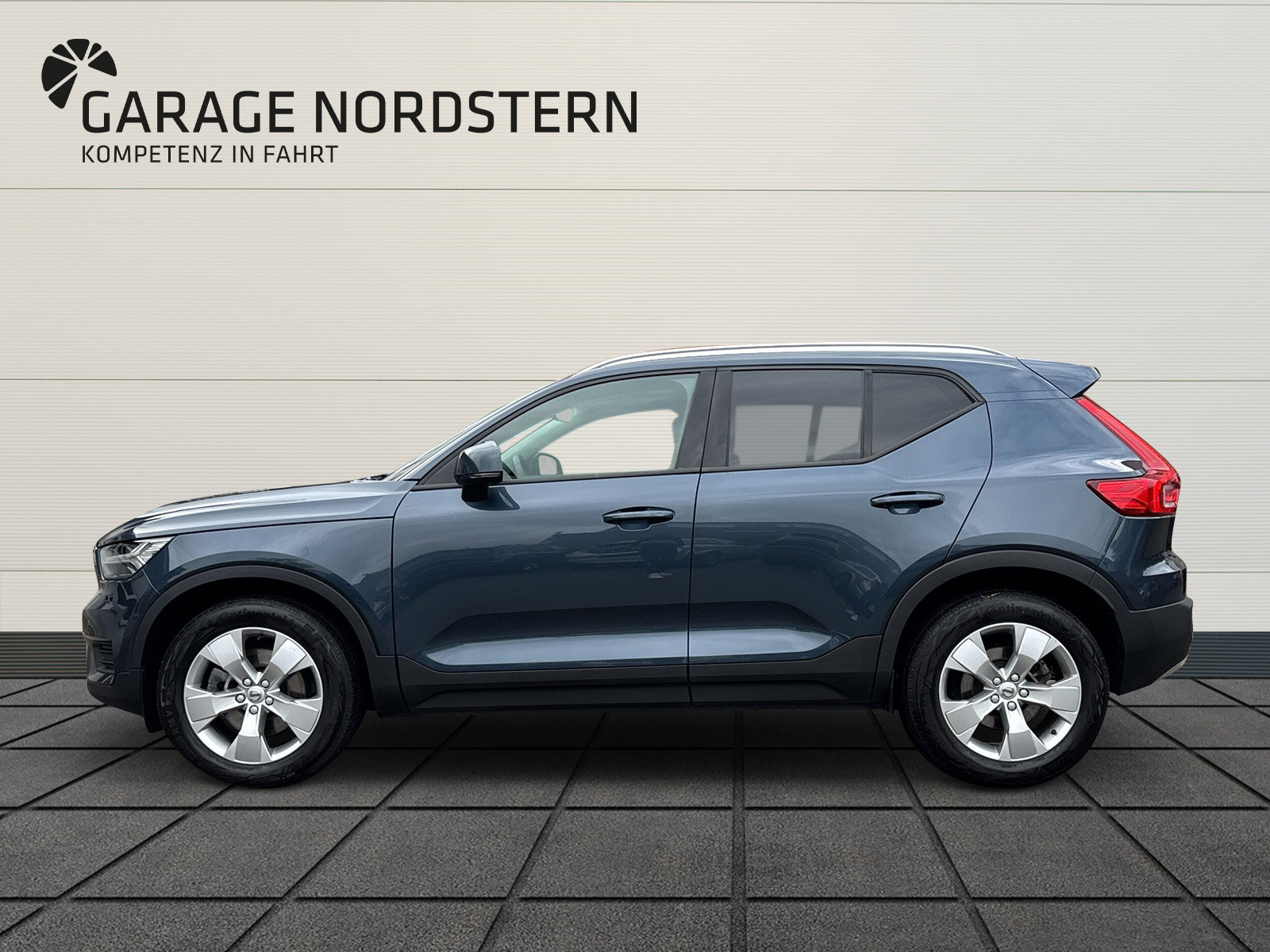 VOLVO XC40 2.0 B4 MH Momentum, Mild-Hybrid Benzin/Elektro, Occasion / Gebraucht, Automatik - 2